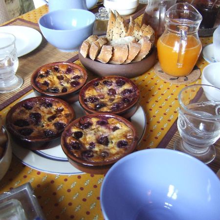 Bize De La Tour Bed and Breakfast Saint-Bonnet-du-Gard Exteriör bild
