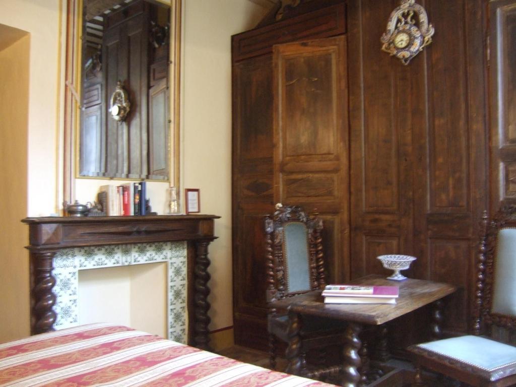 Bize De La Tour Bed and Breakfast Saint-Bonnet-du-Gard Rum bild