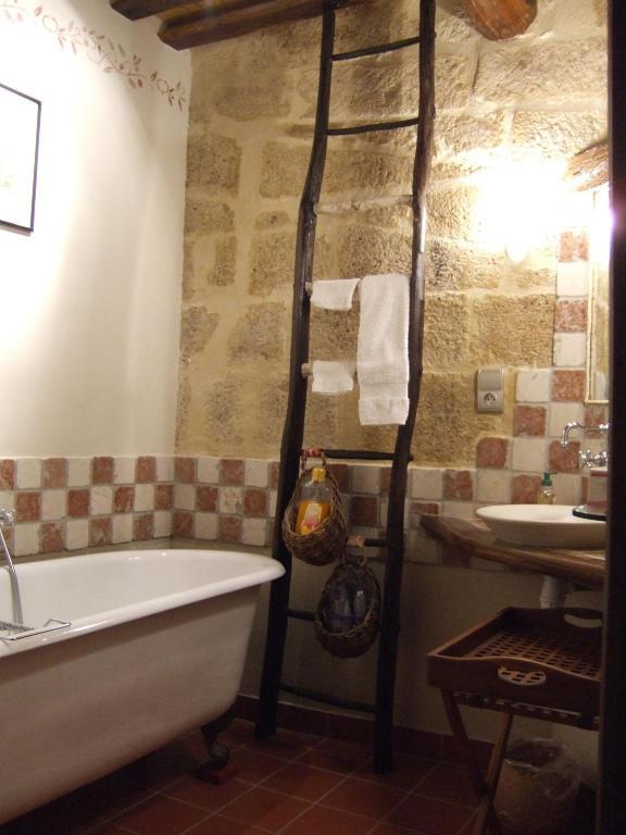 Bize De La Tour Bed and Breakfast Saint-Bonnet-du-Gard Rum bild