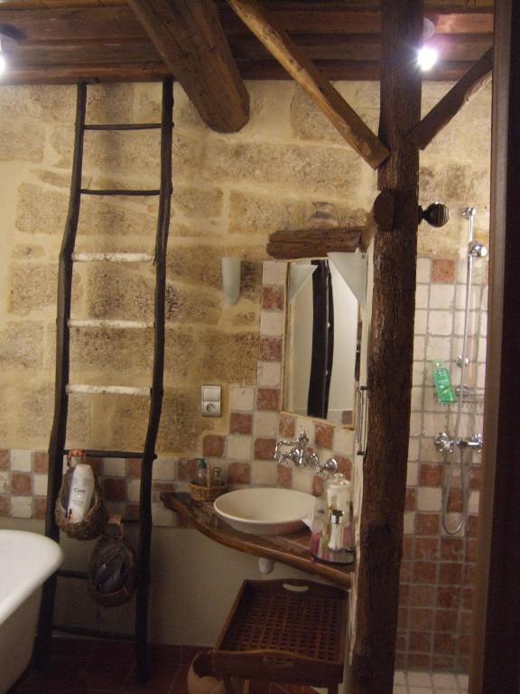 Bize De La Tour Bed and Breakfast Saint-Bonnet-du-Gard Rum bild