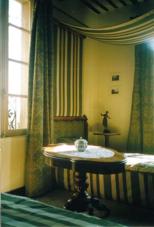 Bize De La Tour Bed and Breakfast Saint-Bonnet-du-Gard Rum bild
