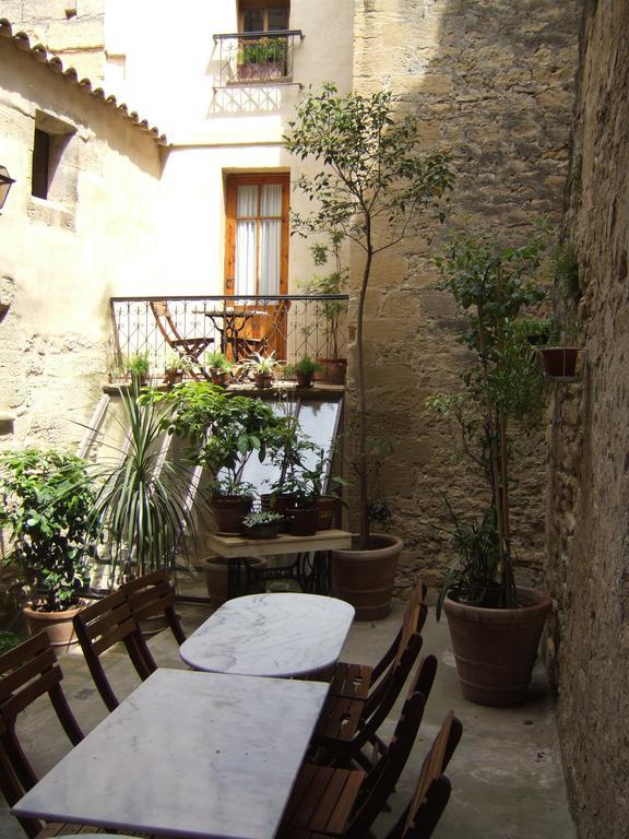 Bize De La Tour Bed and Breakfast Saint-Bonnet-du-Gard Exteriör bild